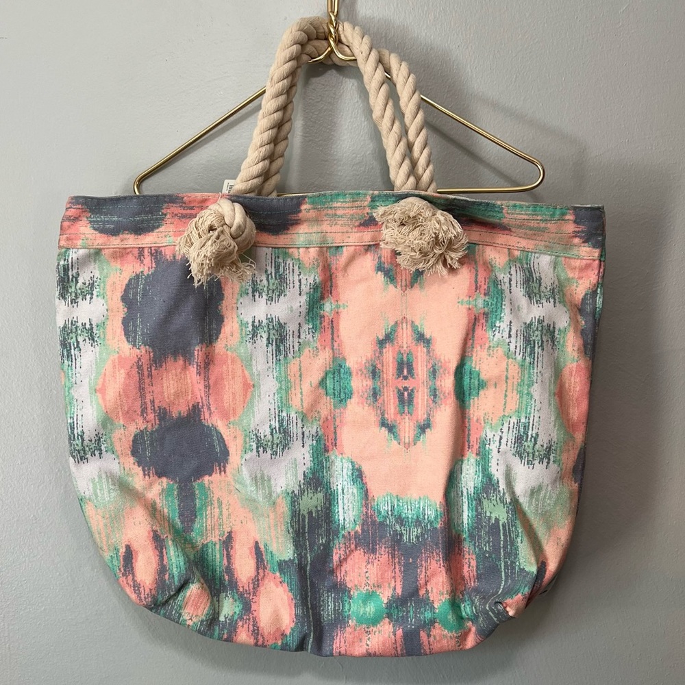 NWT Beach Tote With Rope Handles